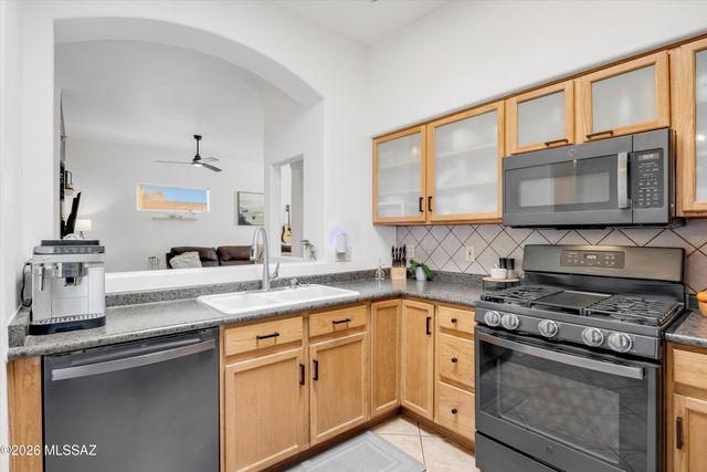 8866 E Desert Lily Place, Tucson, AZ 85715