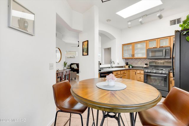 8866 E Desert Lily Place, Tucson, AZ 85715