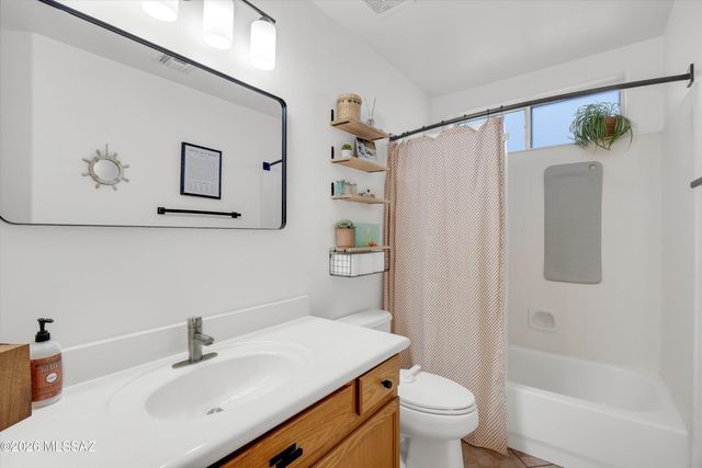 8866 E Desert Lily Place, Tucson, AZ 85715