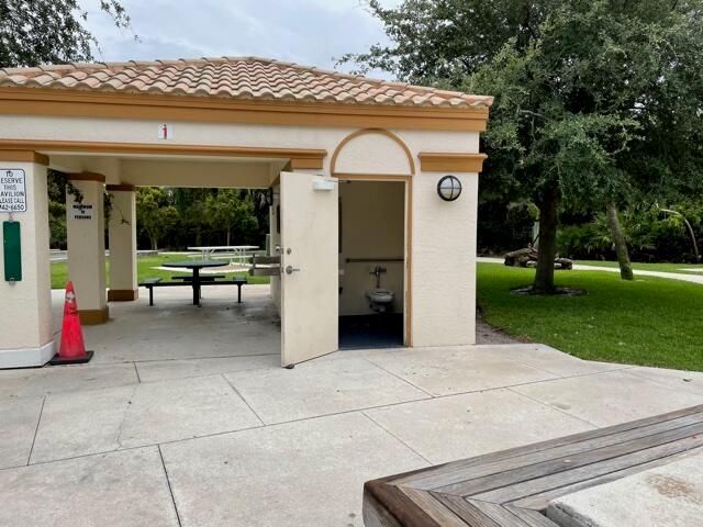 110 Villa Circle 110, Boynton Beach, FL 33435