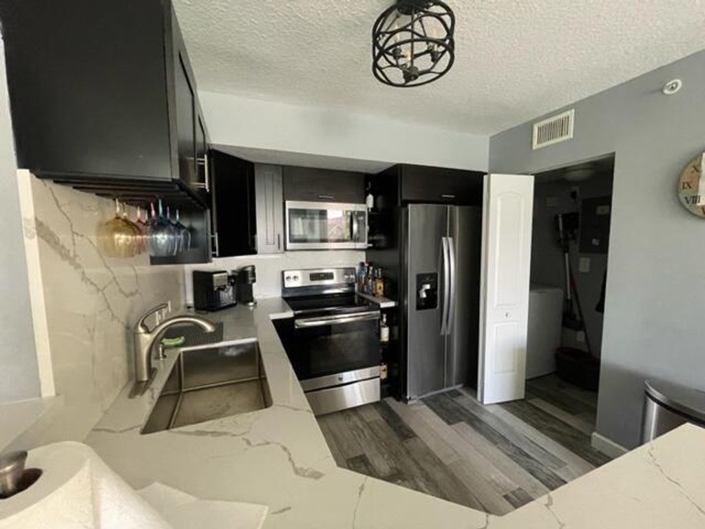 110 Villa Circle 110, Boynton Beach, FL 33435