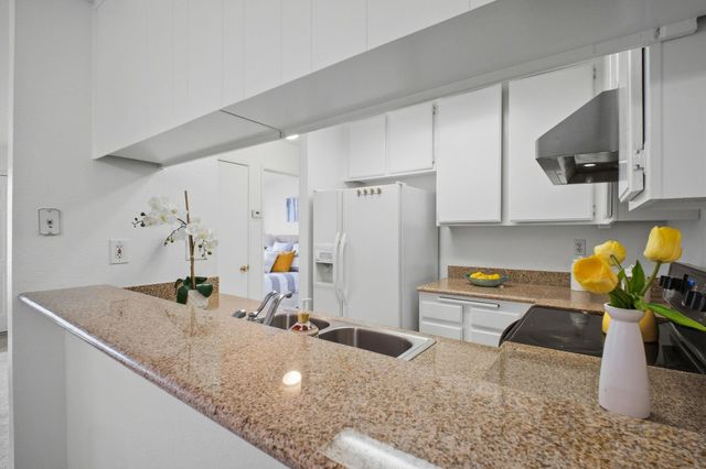 165 Aurora Plz, Union City, CA 94587