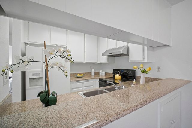 165 Aurora Plz, Union City, CA 94587