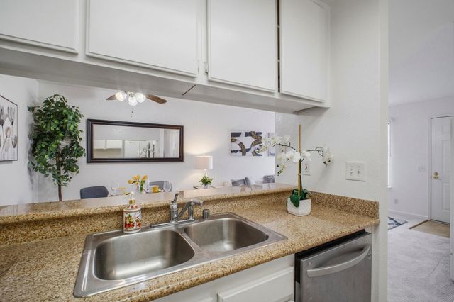 165 Aurora Plz, Union City, CA 94587