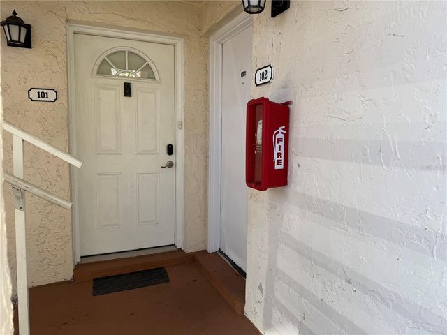 621 99TH AVENUE N 102, St Petersburg, FL 33702