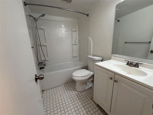 621 99TH AVENUE N 102, St Petersburg, FL 33702