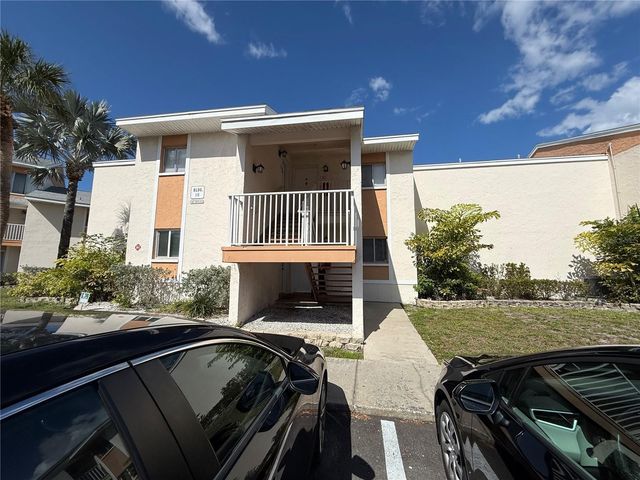 621 99TH AVENUE N 102, St Petersburg, FL 33702