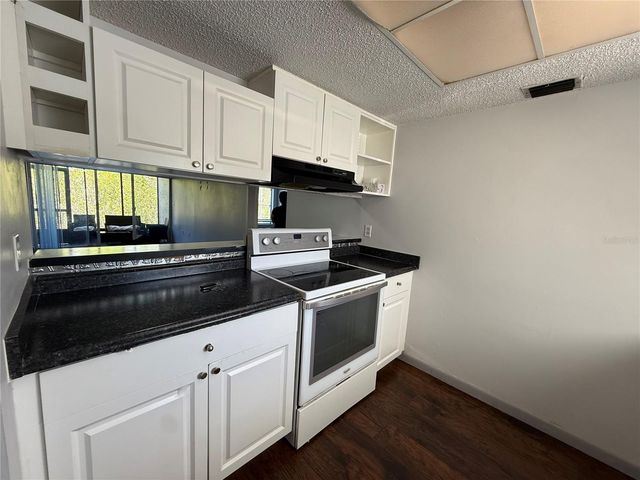 621 99TH AVENUE N 102, St Petersburg, FL 33702