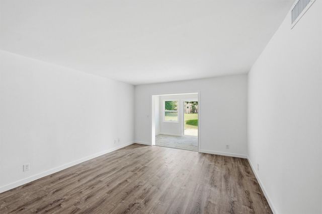 330 NE 26th Avenue 112, Boynton Beach, FL 33435