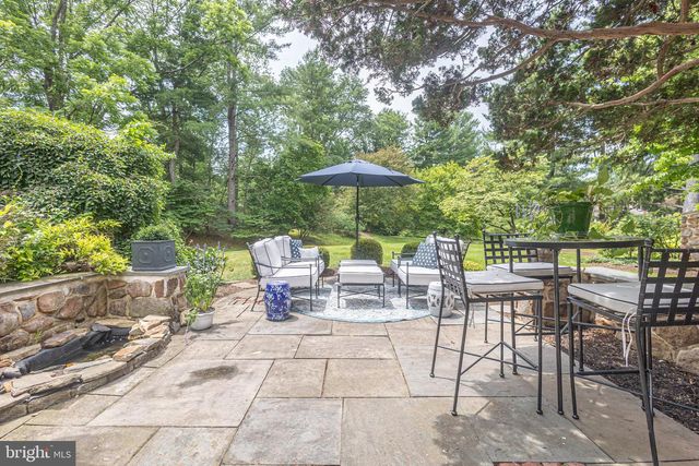 8 SUGAR KNOLL DR, Devon, PA 19333