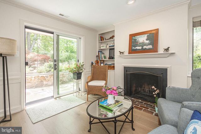8 SUGAR KNOLL DR, Devon, PA 19333