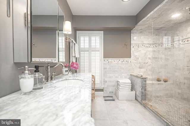 8 SUGAR KNOLL DR, Devon, PA 19333