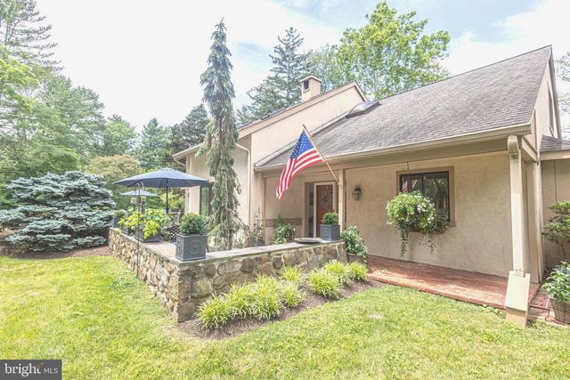 8 SUGAR KNOLL DR, Devon, PA 19333