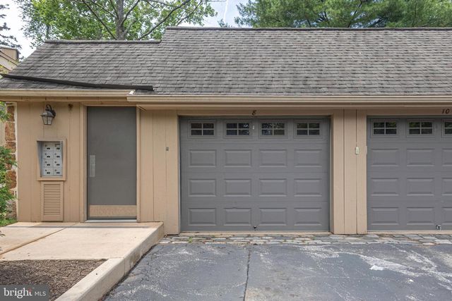 8 SUGAR KNOLL DR, Devon, PA 19333