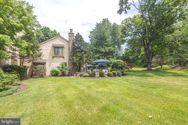 8 SUGAR KNOLL DR, Devon, PA 19333