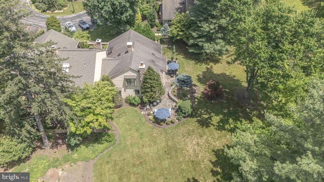 8 SUGAR KNOLL DR, Devon, PA 19333