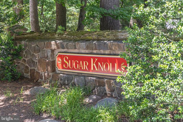 8 SUGAR KNOLL DR, Devon, PA 19333