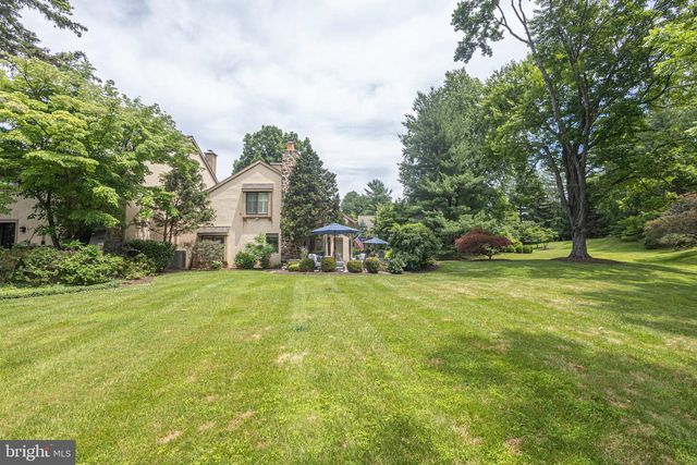 8 SUGAR KNOLL DR, Devon, PA 19333
