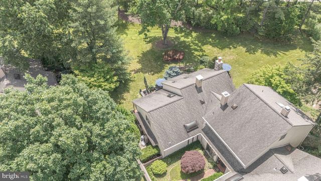 8 SUGAR KNOLL DR, Devon, PA 19333