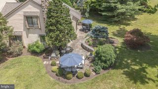 8 SUGAR KNOLL DR, Devon, PA 19333