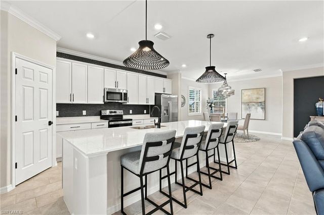 2387 Anguilla DR 202, Naples, FL 34120