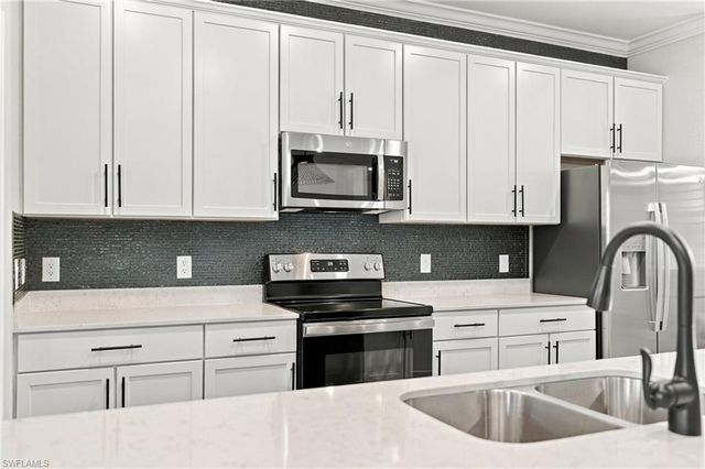 2387 Anguilla DR 202, Naples, FL 34120