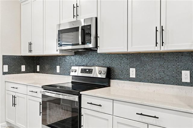 2387 Anguilla DR 202, Naples, FL 34120