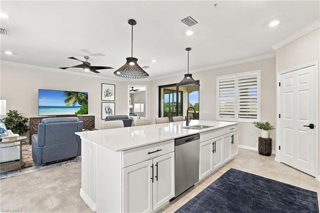 2387 Anguilla DR 202, Naples, FL 34120
