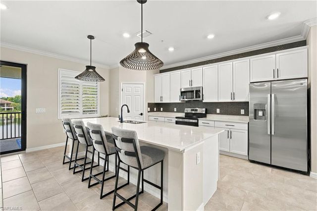 2387 Anguilla DR 202, Naples, FL 34120