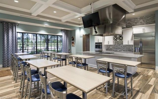 2387 Anguilla DR 202, Naples, FL 34120