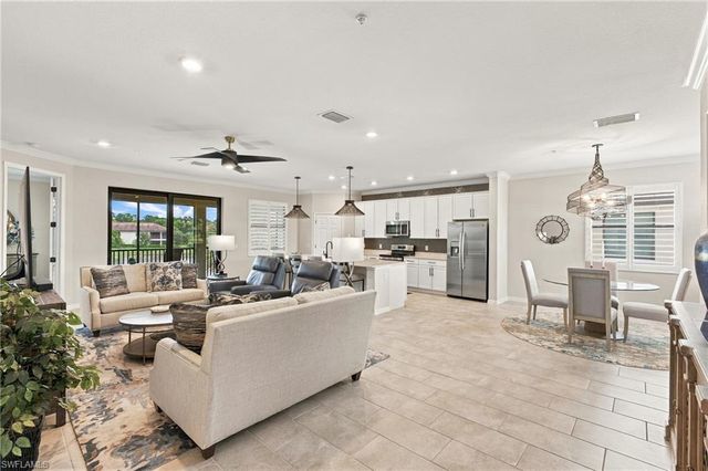 2387 Anguilla DR 202, Naples, FL 34120