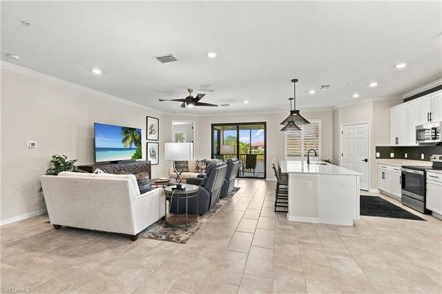 2387 Anguilla DR 202, Naples, FL 34120
