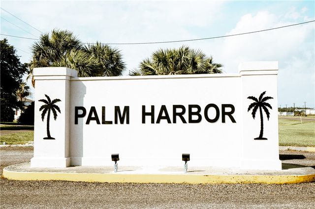 120 Palm Dr, Rockport, TX 78382