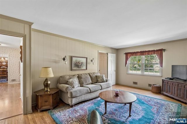 7 Timber Drive, North Caldwell, NJ 07006