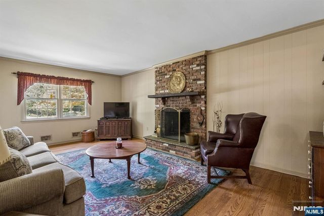7 Timber Drive, North Caldwell, NJ 07006