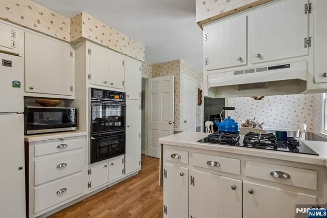 7 Timber Drive, North Caldwell, NJ 07006