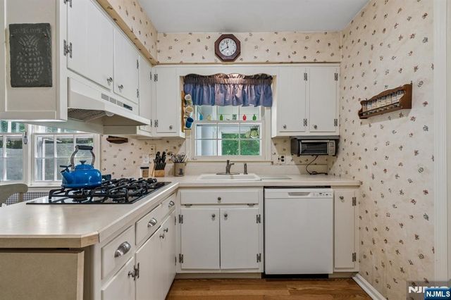 7 Timber Drive, North Caldwell, NJ 07006