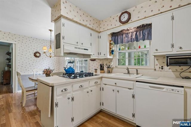 7 Timber Drive, North Caldwell, NJ 07006