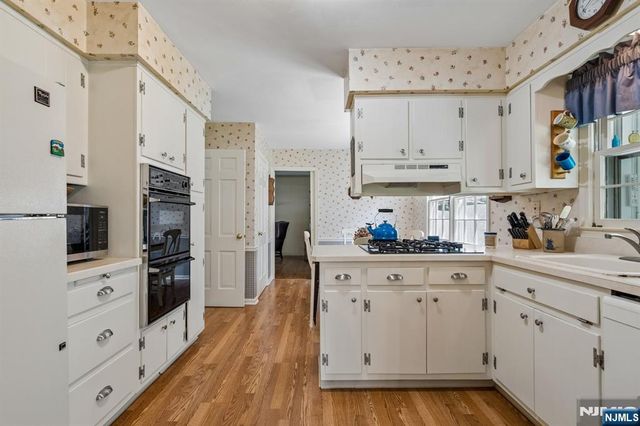 7 Timber Drive, North Caldwell, NJ 07006