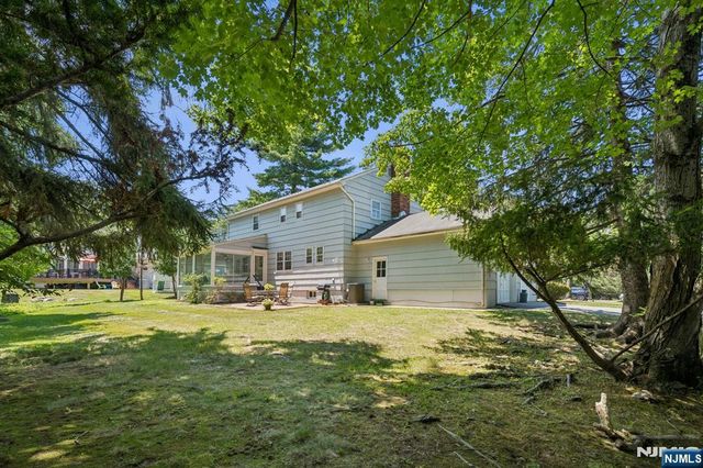 7 Timber Drive, North Caldwell, NJ 07006