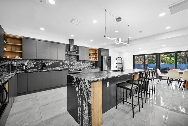 112 NW 53rd Street 112, Miami, FL 33127