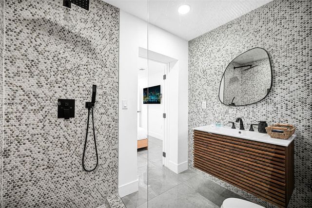 112 NW 53rd Street 112, Miami, FL 33127
