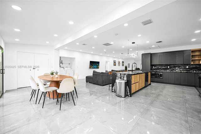 112 NW 53rd Street 112, Miami, FL 33127