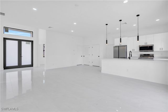 2911 37th ST W, Lehigh Acres, FL 33971