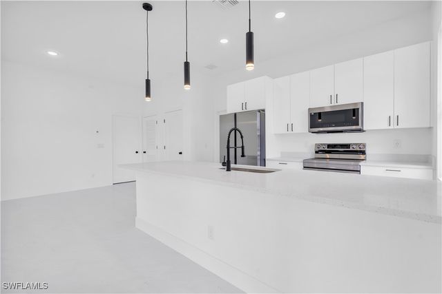 2911 37th ST W, Lehigh Acres, FL 33971