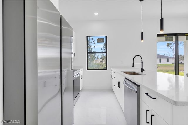 2911 37th ST W, Lehigh Acres, FL 33971