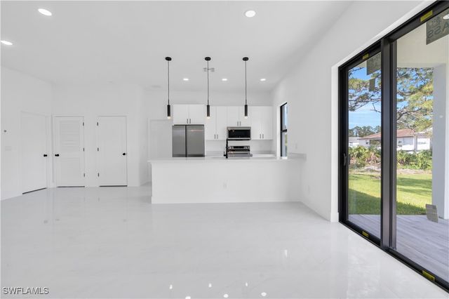 2911 37th ST W, Lehigh Acres, FL 33971