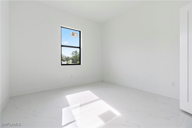 2911 37th ST W, Lehigh Acres, FL 33971