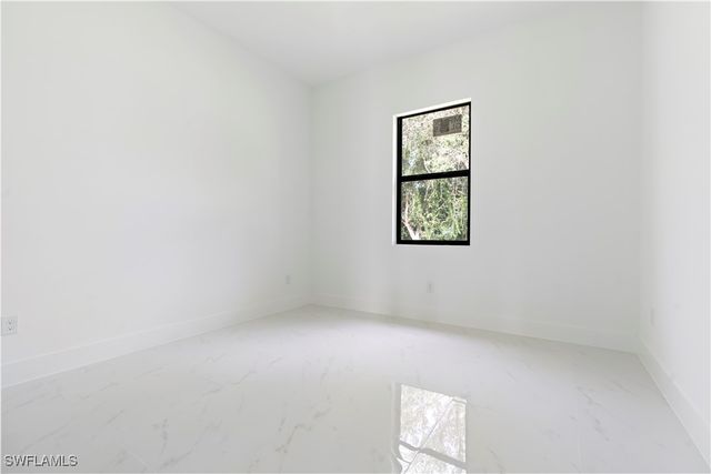 2911 37th ST W, Lehigh Acres, FL 33971