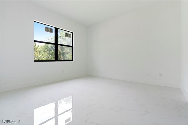 2911 37th ST W, Lehigh Acres, FL 33971